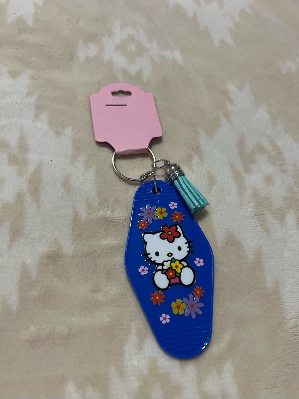 Hello Kitty Keychain ✨ - Picture 3 of 4